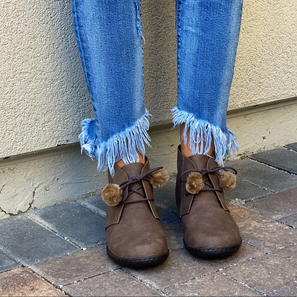 Texas Brown Memory Foam Pom Pom Oxford Bootie - Picture 4 of 9